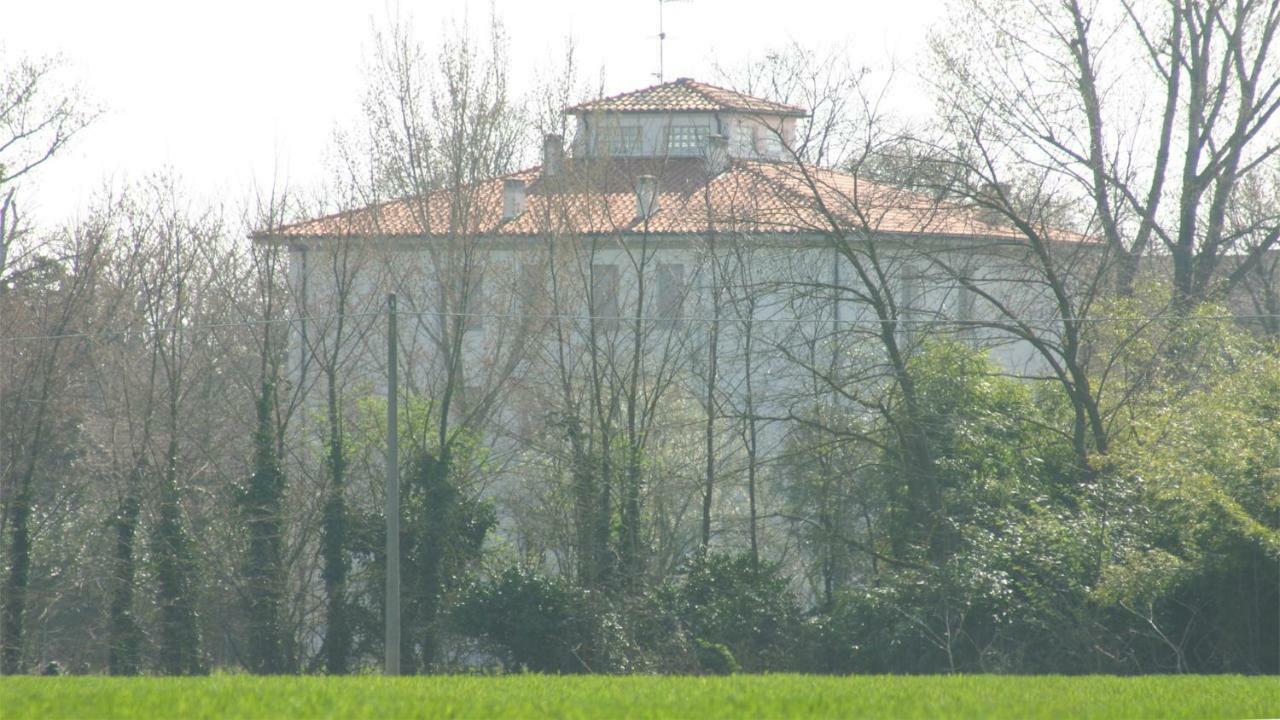 Villa Dei Tigli San Vicenzo di Galliera Exterior photo